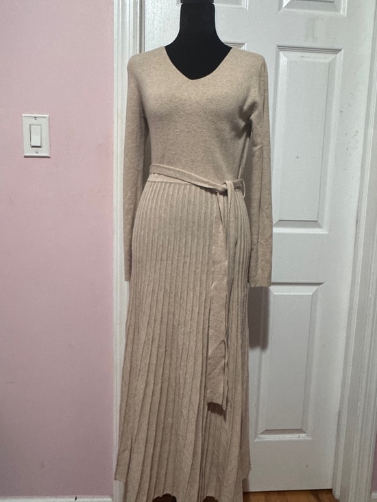 Arach & Cloz Dresses & Skirts - Beige V-Neck Maxi Knit Dress with Tie Waist